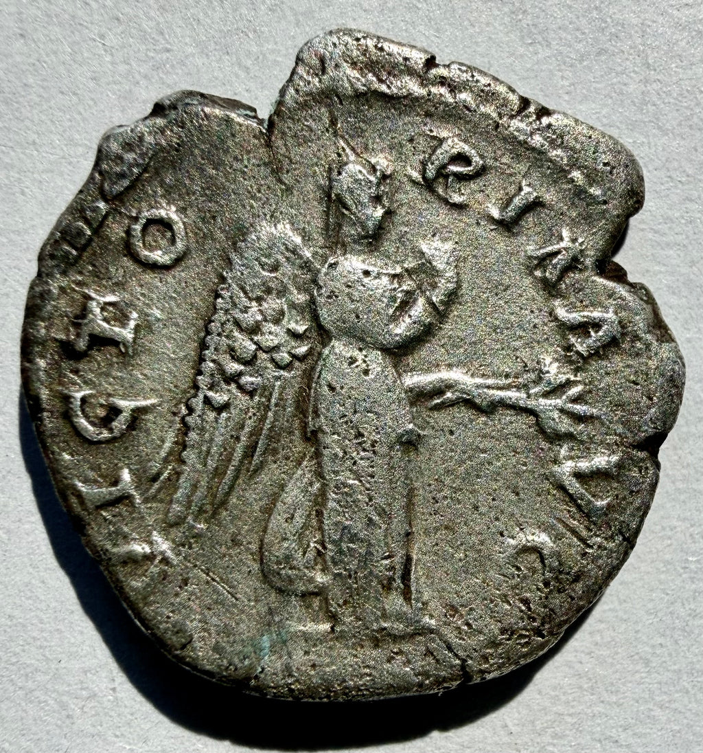 Hadrian AR Denarius 134-138 AD - VICTORIA AVG Victory/Nemesis - RIC 282
