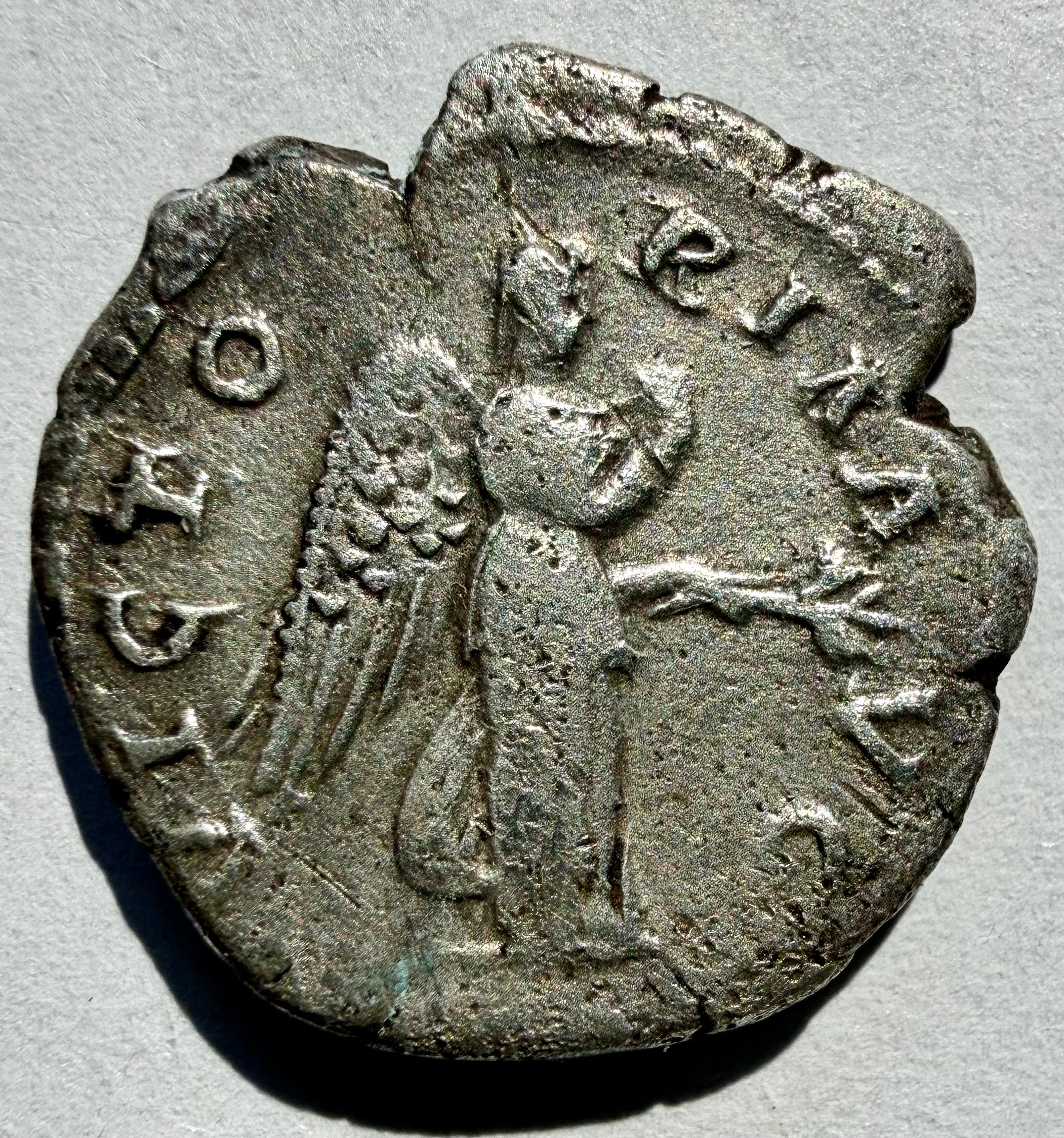Hadrian AR Denarius 134-138 AD - VICTORIA AVG Victory/Nemesis - RIC 282
